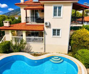 Villa Eski Ağaç | Ovacık Kiralık Villa, Özel Havuzlu