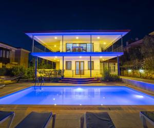 Villa Melis Sun: Ölüdeniz Hisarönü Merkezi'nde Jakuzili 5 Odalı Lüks Kiralık Villa
